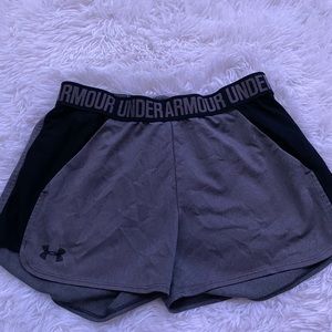 gray and black under armour shorts